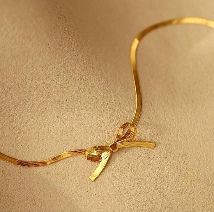  Dainty 18K gold-plated bow necklace with a minimal and elegant design,perfect for daily wear.