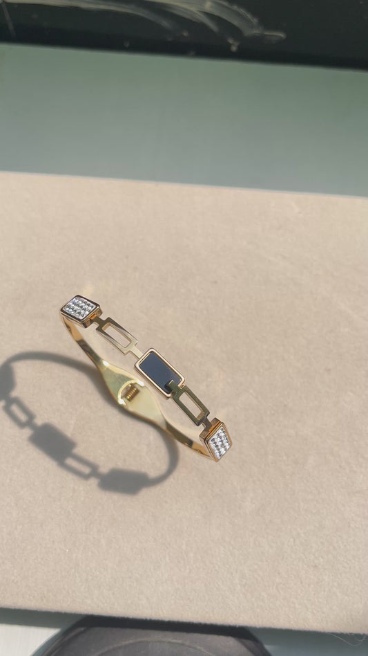 Clova Cuff